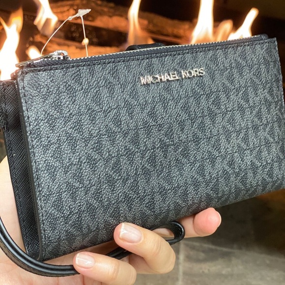 Michael Kors Jet Set Travel Double Zip Wristlet Wallet Signature Black EUC - Picture 1 of 16